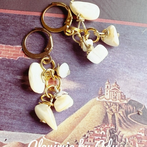 Alquimia Jewelry - Alquimia Gold and Cream Dangle Earrings with Elegant Design
